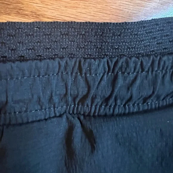 Athleta size 4 woman’s black 2 in 1 athletic shorts with drawstring - Picture 4 of 6